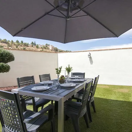 וילה Chezmoihomes Stunning 4 Bedroom Private Pool גרנדה