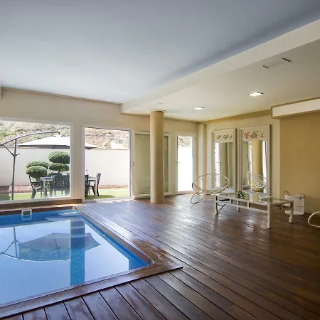 וילה Chezmoihomes Stunning 4 Bedroom Private Pool גרנדה